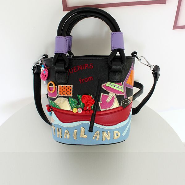 2020 woman package manual embroidery color stroke bring tide package portable mini- small single shoulder messenger bucket
2020 woman package manual embroidery color stroke bring tide package portable mini- small single shoulder messenger bucket