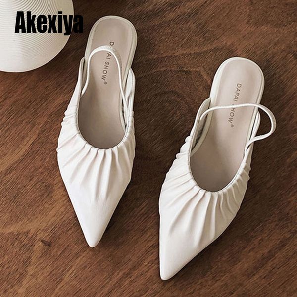 fashion women pumps pleated design 1.5cm low-heeled slingbacks synthetic fiber shoes new mature pumps s626, Black
fashion women pumps pleated design 1.5cm low-heeled slingbacks synthetic fiber shoes new mature pumps s626, Black