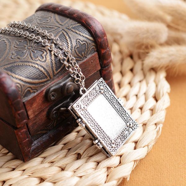 ретро готический openable площади подвеска photo frame box медальон ожерелье ювелирных изделий, Silver
ретро готический openable площади подвеска photo frame box медальон ожерелье ювелирных изделий, Silver