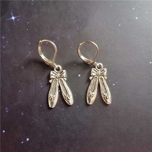 ballet shoes leverback earrings, clip earrings, girl dangle geek jewellery quirky ballerina gift, Silver
ballet shoes leverback earrings, clip earrings, girl dangle geek jewellery quirky ballerina gift, Silver