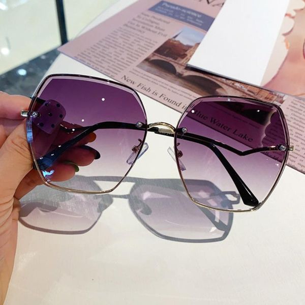 new polygon alloy square sunglasses for women vintage chic bend leg elegant sun glasses female cutting rimless gradient shades, White;black
new polygon alloy square sunglasses for women vintage chic bend leg elegant sun glasses female cutting rimless gradient shades, White;black