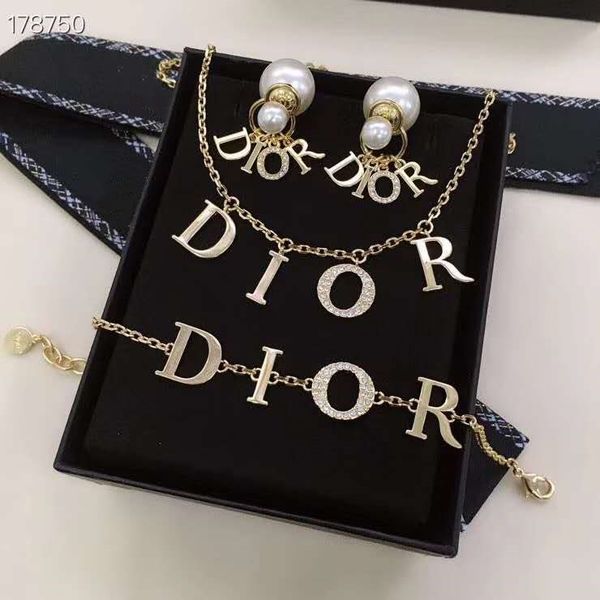 2020 new popular diamond bracelet necklace earrings and style ladies bracelet, White
2020 new popular diamond bracelet necklace earrings and style ladies bracelet, White