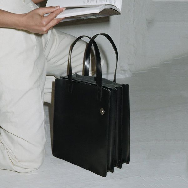 2020 spring/summer new minimalist joker multilayer bag commuter briefcase tote hand bill of lading shoulder bag
2020 spring/summer new minimalist joker multilayer bag commuter briefcase tote hand bill of lading shoulder bag