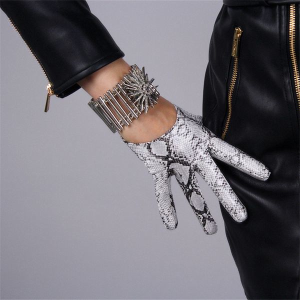 five fingers gloves snakeskin 13cm ultra short emulation leather pu bright animal pattern silver snake python green pu106, Blue;gray
five fingers gloves snakeskin 13cm ultra short emulation leather pu bright animal pattern silver snake python green pu106, Blue;gray