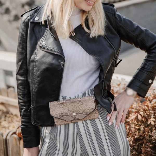 2020 single women belt bag waist bag fashion serpentine hasp messenger for woman shoulder phone pouch punk belt purse june18
2020 single women belt bag waist bag fashion serpentine hasp messenger for woman shoulder phone pouch punk belt purse june18