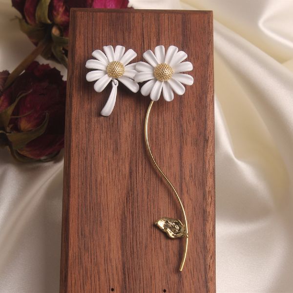 shiny side fashion brand jewelry elegant daisy flower stud earrings for women gift new style irregular leaves earrings, Golden;silver
shiny side fashion brand jewelry elegant daisy flower stud earrings for women gift new style irregular leaves earrings, Golden;silver