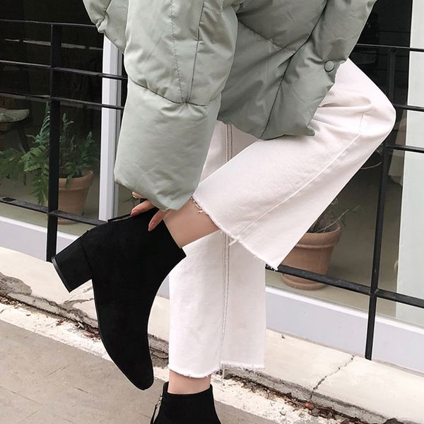 2020 winter new square toe thick heel short boots women 4cm/6cm fashion all-match black women boots size 33-42
2020 winter new square toe thick heel short boots women 4cm/6cm fashion all-match black women boots size 33-42