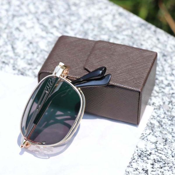 new men's portable folding reading glasses intelligent discoloration radiation-proof ladies reading glasses, White;black
new men's portable folding reading glasses intelligent discoloration radiation-proof ladies reading glasses, White;black