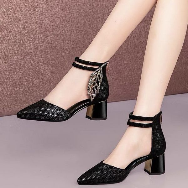 2020 high heels sandals woman summer shoes peacock pattern leather close pointed toe fashion rhinestone women black blue
2020 high heels sandals woman summer shoes peacock pattern leather close pointed toe fashion rhinestone women black blue