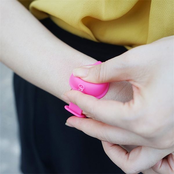 hand sanitizer bracelets wash watches liquid soap wristbands bottle flexible breathable no deformation wrist strap 2 2lc f2
hand sanitizer bracelets wash watches liquid soap wristbands bottle flexible breathable no deformation wrist strap 2 2lc f2