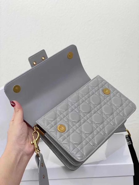 designer -shoulder bag women wallet crossbody bag lambskin chain and embroidered wide belt a variety of styles change shoulde
designer -shoulder bag women wallet crossbody bag lambskin chain and embroidered wide belt a variety of styles change shoulde