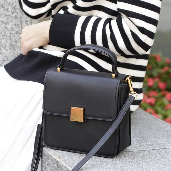 classic design leather vintage buckles casual women's crossbody messenger bag female purse shoulder bag bolsa designer
classic design leather vintage buckles casual women's crossbody messenger bag female purse shoulder bag bolsa designer