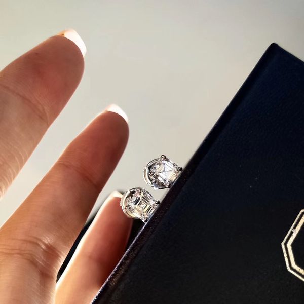 1oct size square shape diamond S925 silver charm stud earring for women summer classic style earring drop shipping PS8628
1oct size square shape diamond S925 silver charm stud earring for women summer classic style earring drop shipping PS8628