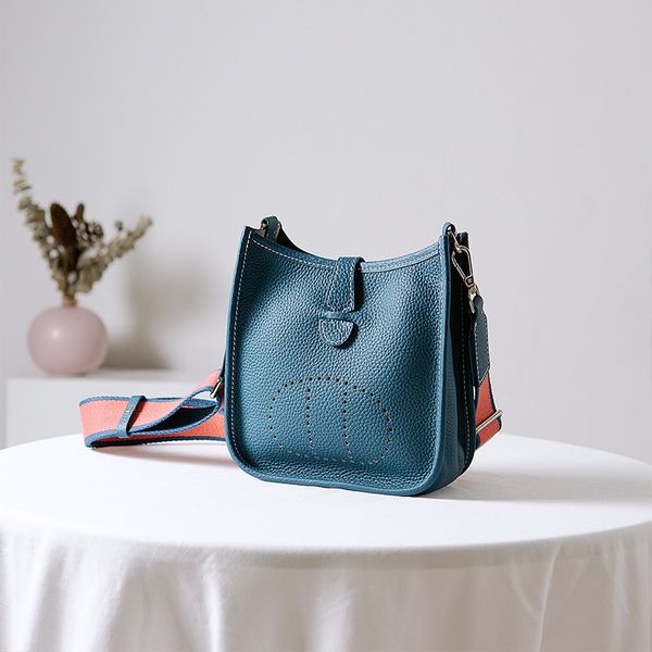 2020 new genuine leather women shoulder bag brand designer casual crossbody bag for ladies luxury handbags messenger bag bolsos t200914
2020 new genuine leather women shoulder bag brand designer casual crossbody bag for ladies luxury handbags messenger bag bolsos t200914
