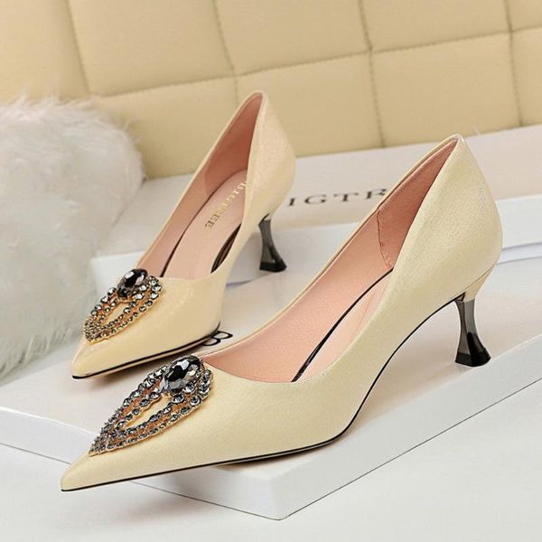 dress shoes women's metal pointed toe rhinestone buckle woman pumps fashion brand satin wedding party ladies high heels 2021, Black
dress shoes women's metal pointed toe rhinestone buckle woman pumps fashion brand satin wedding party ladies high heels 2021, Black