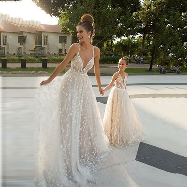 eightree lace wedding dresses princess v neck 3d appliques beach boho mother daughter dresses sleeveless wedding gowns custom, Blue;red
eightree lace wedding dresses princess v neck 3d appliques beach boho mother daughter dresses sleeveless wedding gowns custom, Blue;red