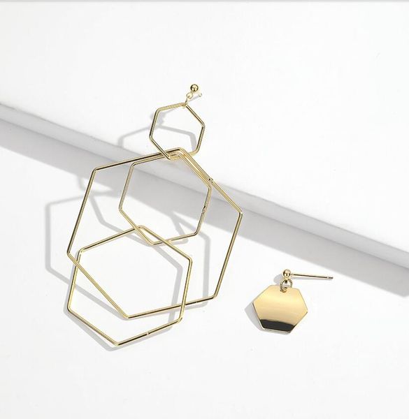 2020 new european and american exaggerated earrings asymmetrical geometric earrings are fashionable, stylish and individual earrings 016, Golden;silver
2020 new european and american exaggerated earrings asymmetrical geometric earrings are fashionable, stylish and individual earrings 016, Golden;silver