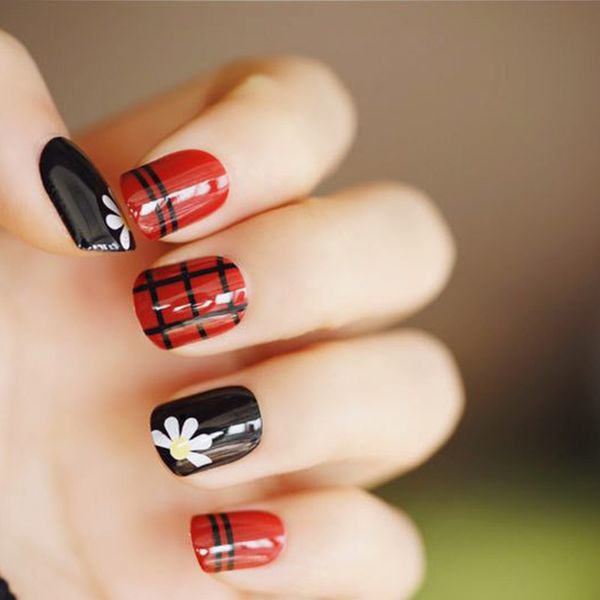 white flower daisy black red stripe design art nail tips round head fake nails with glue full cover short women nail patches, Red;gold
white flower daisy black red stripe design art nail tips round head fake nails with glue full cover short women nail patches, Red;gold