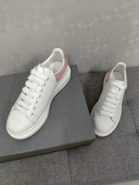 2020 casual small white shoes sponge cake thick soles lacing breathable inside heighten multiple color lovers
2020 casual small white shoes sponge cake thick soles lacing breathable inside heighten multiple color lovers