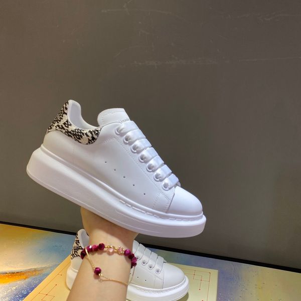 paris casual shoes, three sole sports shoes, sports shoes, black, extra large, male, female, the runner, hand painted by master craftsm
paris casual shoes, three sole sports shoes, sports shoes, black, extra large, male, female, the runner, hand painted by master craftsm