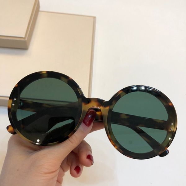 0166 Popular fashion For women Sunglasses Half-rimmed Retro round glasses fashion show eyewear specially designed UV400 protection with box
0166 Popular fashion For women Sunglasses Half-rimmed Retro round glasses fashion show eyewear specially designed UV400 protection with box