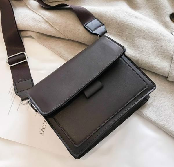 on the new small bag female 2020 new wave ins wild wide shoulder strap small square bag retro single shoulder messenger selling
on the new small bag female 2020 new wave ins wild wide shoulder strap small square bag retro single shoulder messenger selling