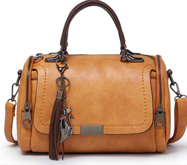 2020 new wild one-shoulder diagonal bag fashion boston pillow bag ladies portable tassel bag
2020 new wild one-shoulder diagonal bag fashion boston pillow bag ladies portable tassel bag