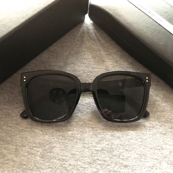 sunglasses 2021 star style brand designer gm women fashion cool sunglass vintage gentle sun glasses box package kuku, White;black
sunglasses 2021 star style brand designer gm women fashion cool sunglass vintage gentle sun glasses box package kuku, White;black
