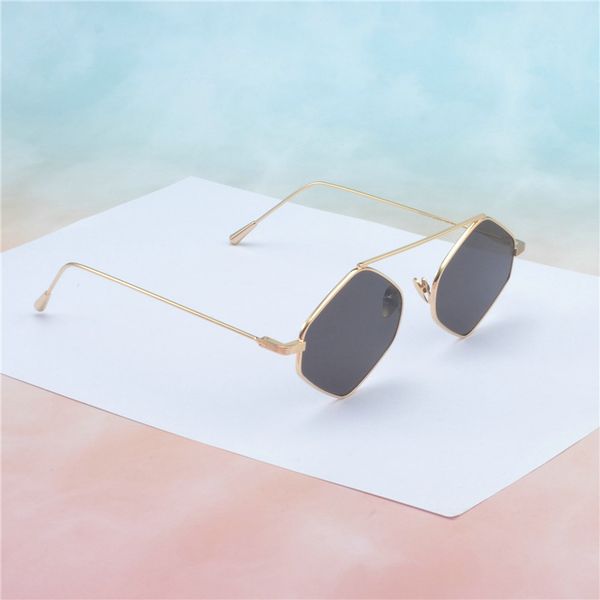 2020 new women crystal sunglasses brand design retro yellow blue black for lady eyewear female shades glasse nx, White;black
2020 new women crystal sunglasses brand design retro yellow blue black for lady eyewear female shades glasse nx, White;black