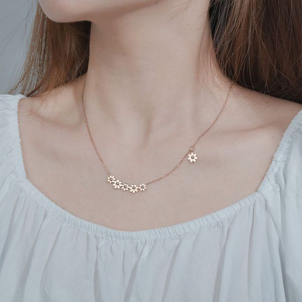 simple fashion little daisy women's necklace popular small rose gold flower necklace jewelry ladies chain gift, Silver
simple fashion little daisy women's necklace popular small rose gold flower necklace jewelry ladies chain gift, Silver