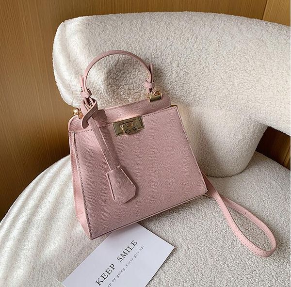 женщины сумка на ремне женщина малой сумка засов totes новой мода crossbody высокой quaity женщина сумка
женщины сумка на ремне женщина малой сумка засов totes новой мода crossbody высокой quaity женщина сумка