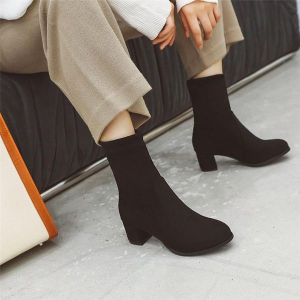 2020 new flock ankle boots women for autumn winter fashion round toe high heel slip-on woman short boots black leopard size33-43
2020 new flock ankle boots women for autumn winter fashion round toe high heel slip-on woman short boots black leopard size33-43