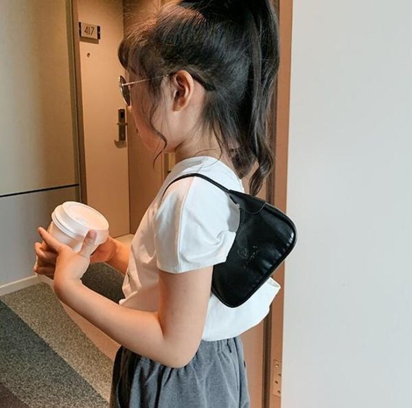 2020 fashion cute children handbag girl princess small one shoulder bags lolita style mini baby bag
2020 fashion cute children handbag girl princess small one shoulder bags lolita style mini baby bag