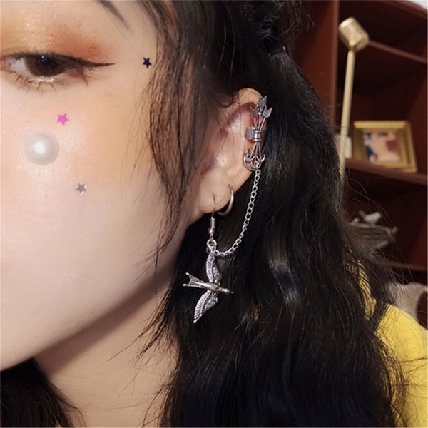 1pc europe and the united states street personality cool punk retro swallow ear bone clip cool girl man integrated earrings tide, Silver
1pc europe and the united states street personality cool punk retro swallow ear bone clip cool girl man integrated earrings tide, Silver