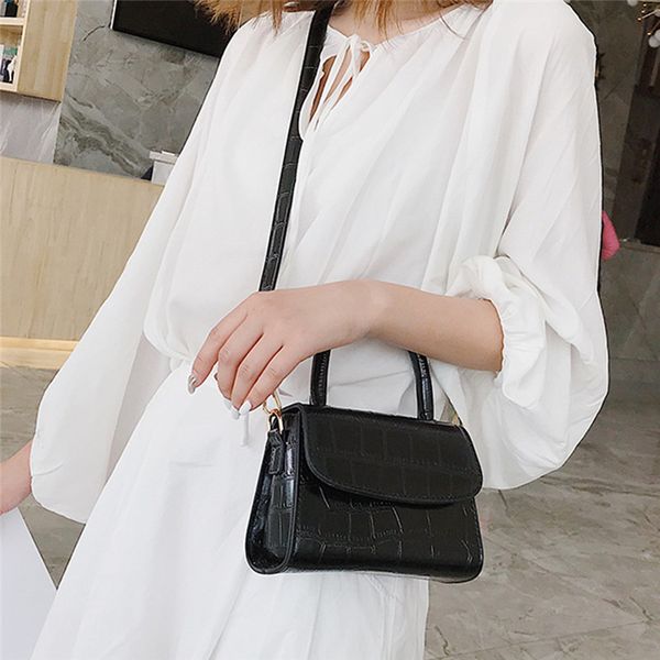 мода дамы ретро сумки женщин pure color vintage кожа сумочка посланника simple crossbody bag bolsos mujer
мода дамы ретро сумки женщин pure color vintage кожа сумочка посланника simple crossbody bag bolsos mujer