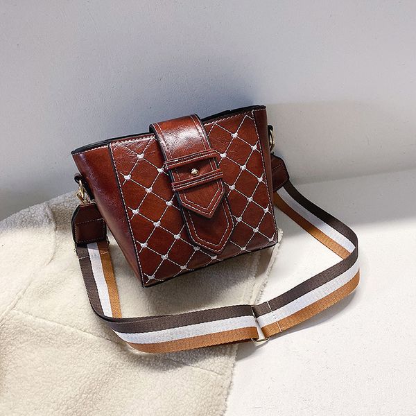 2020 winter new women bags lattice bucket bags casual retro shoulder messenger bag wide shoulder straps women
2020 winter new women bags lattice bucket bags casual retro shoulder messenger bag wide shoulder straps women