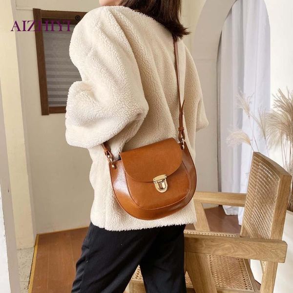 женщины моды полукруг плечо crossbody сумка женщина повседневная pure color кожа pu седло посланник сумка
женщины моды полукруг плечо crossbody сумка женщина повседневная pure color кожа pu седло посланник сумка