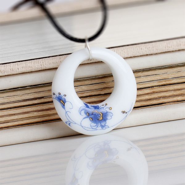 мода урожай этническом стиле ручной росписью синий и белый керамический кулон ожерелье личность простые женские аксессуары ювелирные изделия, Silver 
мода урожай этническом стиле ручной росписью синий и белый керамический кулон ожерелье личность простые женские аксессуары ювелирные изделия, Silver