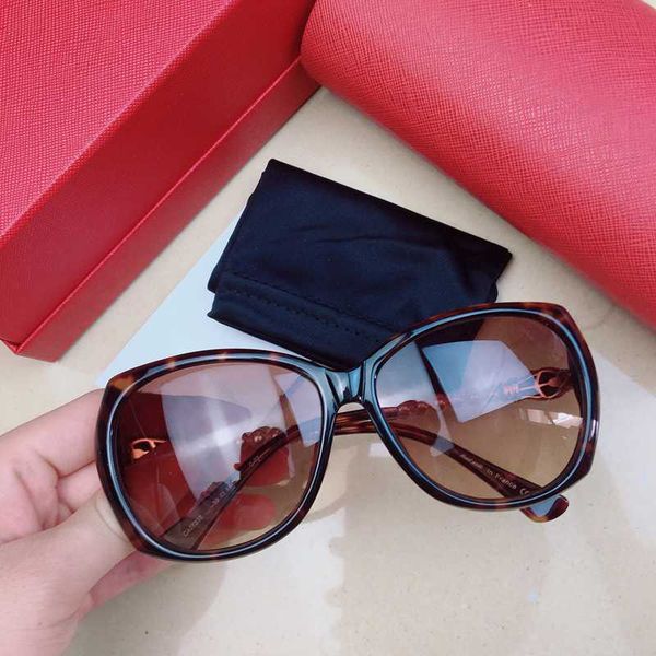 women's sunglasses ca0733s square frame tortoiseshell color fashion elegant pearl leg gradient lenses glasses, White;black
women's sunglasses ca0733s square frame tortoiseshell color fashion elegant pearl leg gradient lenses glasses, White;black