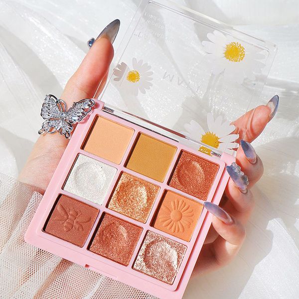 daisy nine color pearl light color maquillage rendering glitter shiny powder dramatic sweet and matte eyeshadow palette disc
daisy nine color pearl light color maquillage rendering glitter shiny powder dramatic sweet and matte eyeshadow palette disc