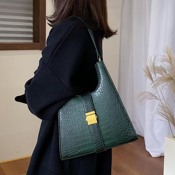 vintage fashion female crocodile pattern tote bag 2020 new quality leather women's designer handbag lock shoulder messenger bag
vintage fashion female crocodile pattern tote bag 2020 new quality leather women's designer handbag lock shoulder messenger bag