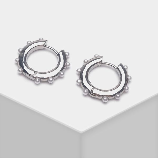 hoop & huggie amorita boutique simple small circle set with artificial pearl earrings, Golden;silver
hoop & huggie amorita boutique simple small circle set with artificial pearl earrings, Golden;silver