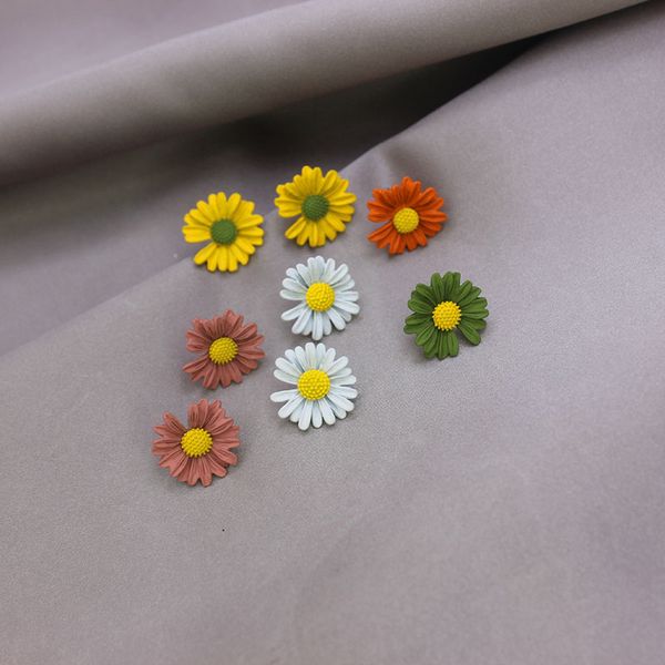 shiny side new accessories daisy flower stud earrings for women simple style gift earrings, Golden;silver
shiny side new accessories daisy flower stud earrings for women simple style gift earrings, Golden;silver