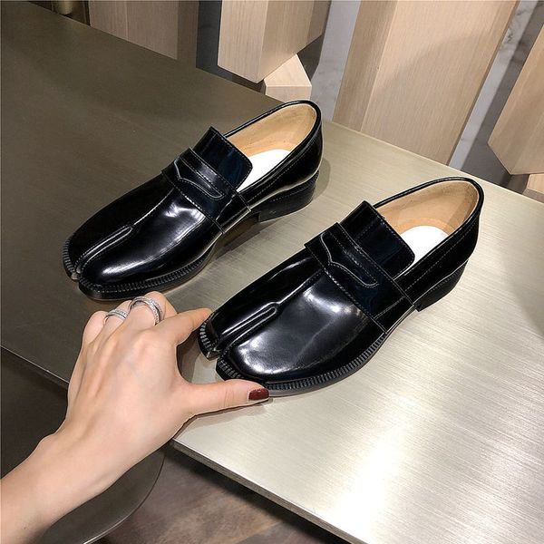 zapatos de mujer flats women shoes female slip-on ladies shoes patent leather buty damskie loafers women round toe, Black
zapatos de mujer flats women shoes female slip-on ladies shoes patent leather buty damskie loafers women round toe, Black