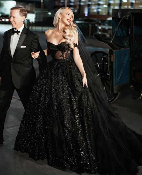 black sparkly ball gown wedding dress off shoulder lace appliques sequins bridal gowns sweep train wedding robes de mariée, White
black sparkly ball gown wedding dress off shoulder lace appliques sequins bridal gowns sweep train wedding robes de mariée, White