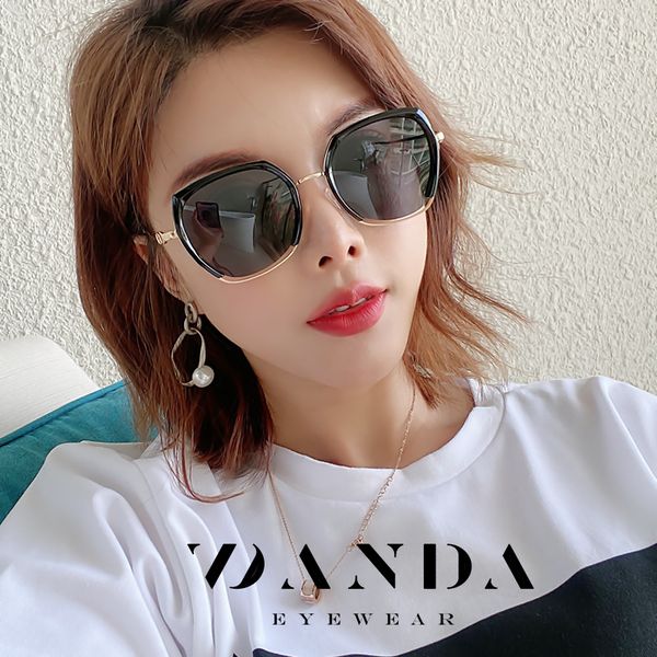 sunglasses 2021 south korean women's fashion polarized beach uv400 with large frames, White;black
sunglasses 2021 south korean women's fashion polarized beach uv400 with large frames, White;black