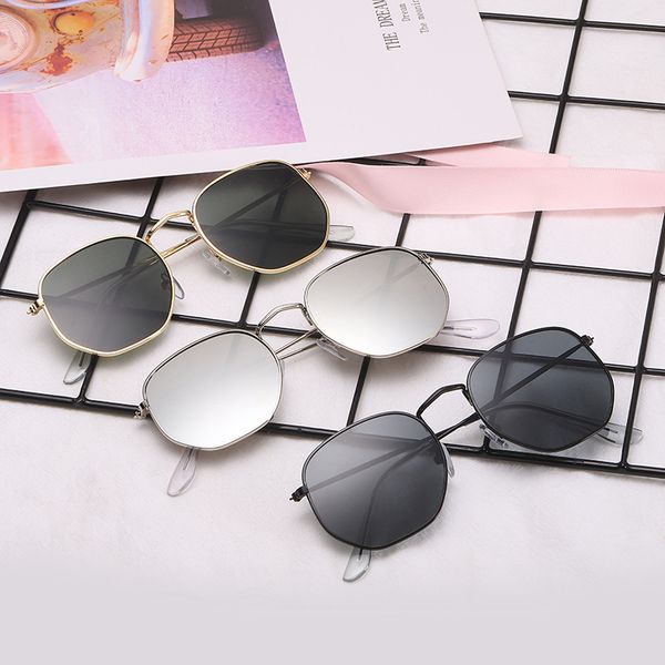 classic square metal polygon sunglasses female fashion sunglasses european and american retro glasses for men and women, White;black
classic square metal polygon sunglasses female fashion sunglasses european and american retro glasses for men and women, White;black