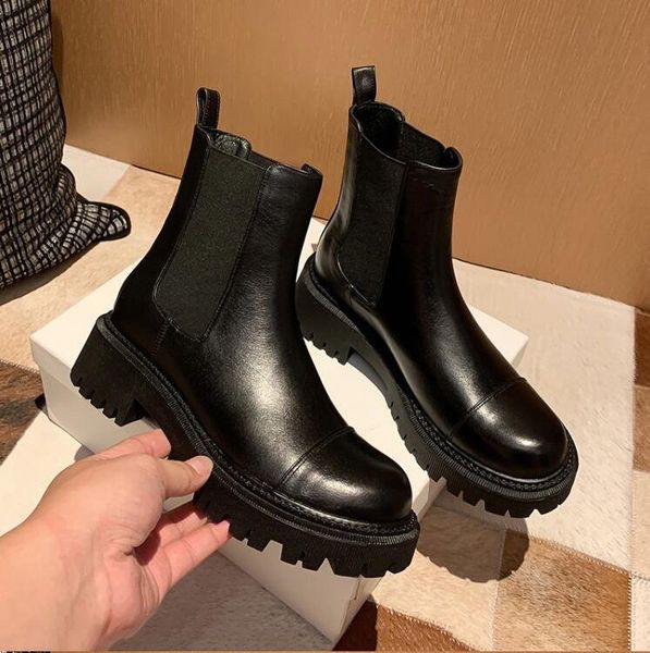 2020 women designers tractor martin boots strike lace-up boot and platform shoes black brown white combat boot winter shoes with box
2020 women designers tractor martin boots strike lace-up boot and platform shoes black brown white combat boot winter shoes with box