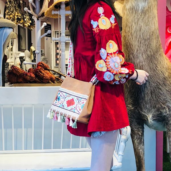 лето женщина досуг сумка национальных сумок вышитых квадратный мешок bohemian мешок малые свежее прекрасный плеча
лето женщина досуг сумка национальных сумок вышитых квадратный мешок bohemian мешок малые свежее прекрасный плеча