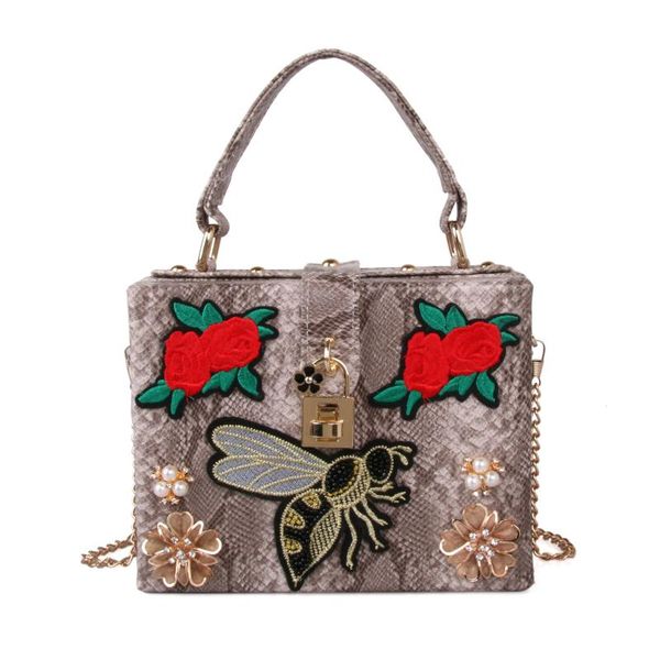 women fashion snake print diamond metal flower handbag for party female bird embroidered tote women one shoulder messenger bags
women fashion snake print diamond metal flower handbag for party female bird embroidered tote women one shoulder messenger bags
